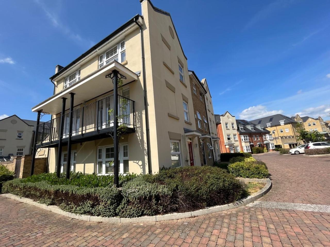 Bromley Common- Double Bedroom With En-Suite With Private Lounge In Shared Town House Exterior photo